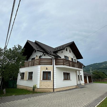 Отель Casa Dacului Petrova Экстерьер фото