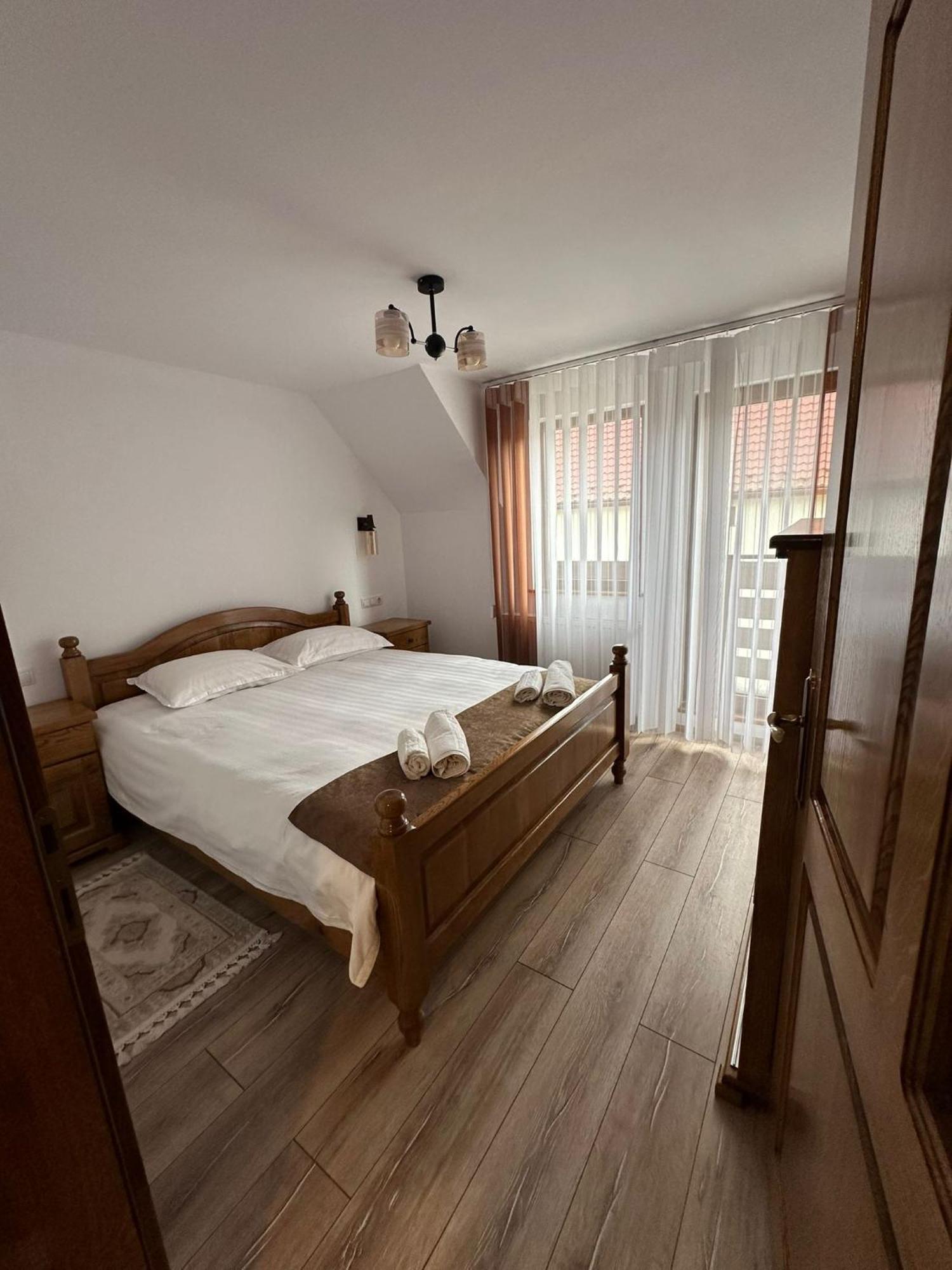 Отель Casa Dacului Petrova Экстерьер фото
