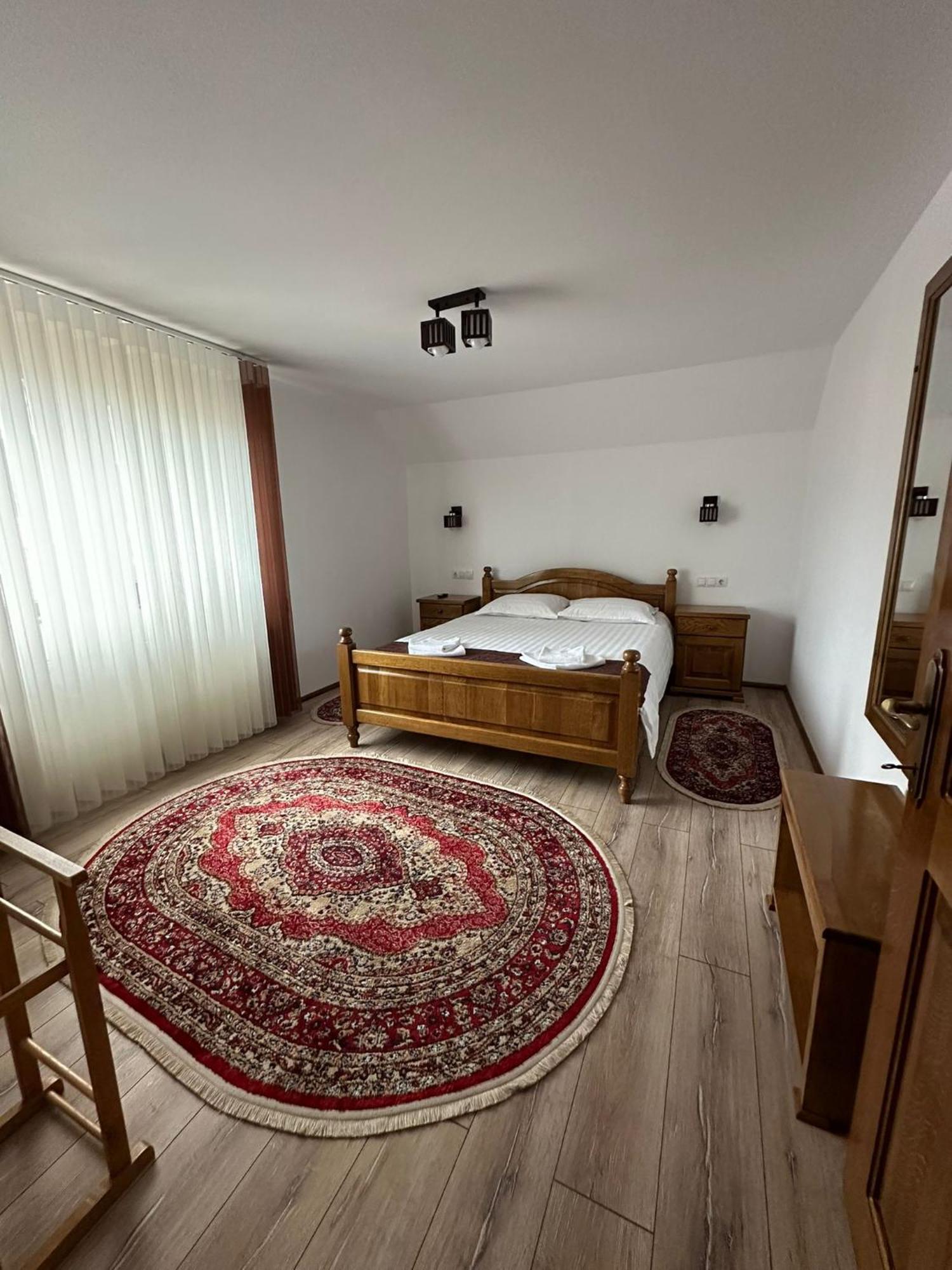 Отель Casa Dacului Petrova Экстерьер фото