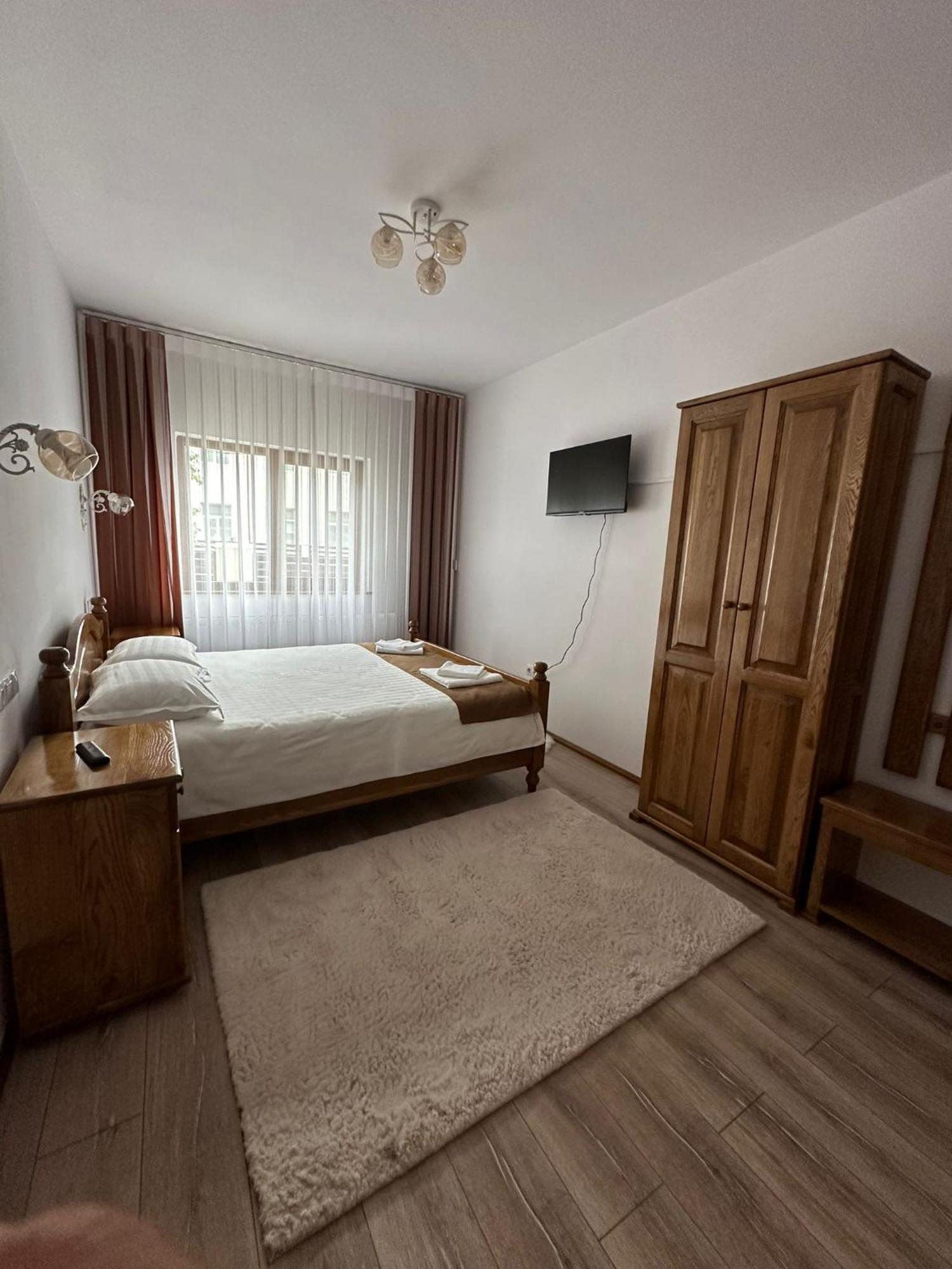 Отель Casa Dacului Petrova Экстерьер фото