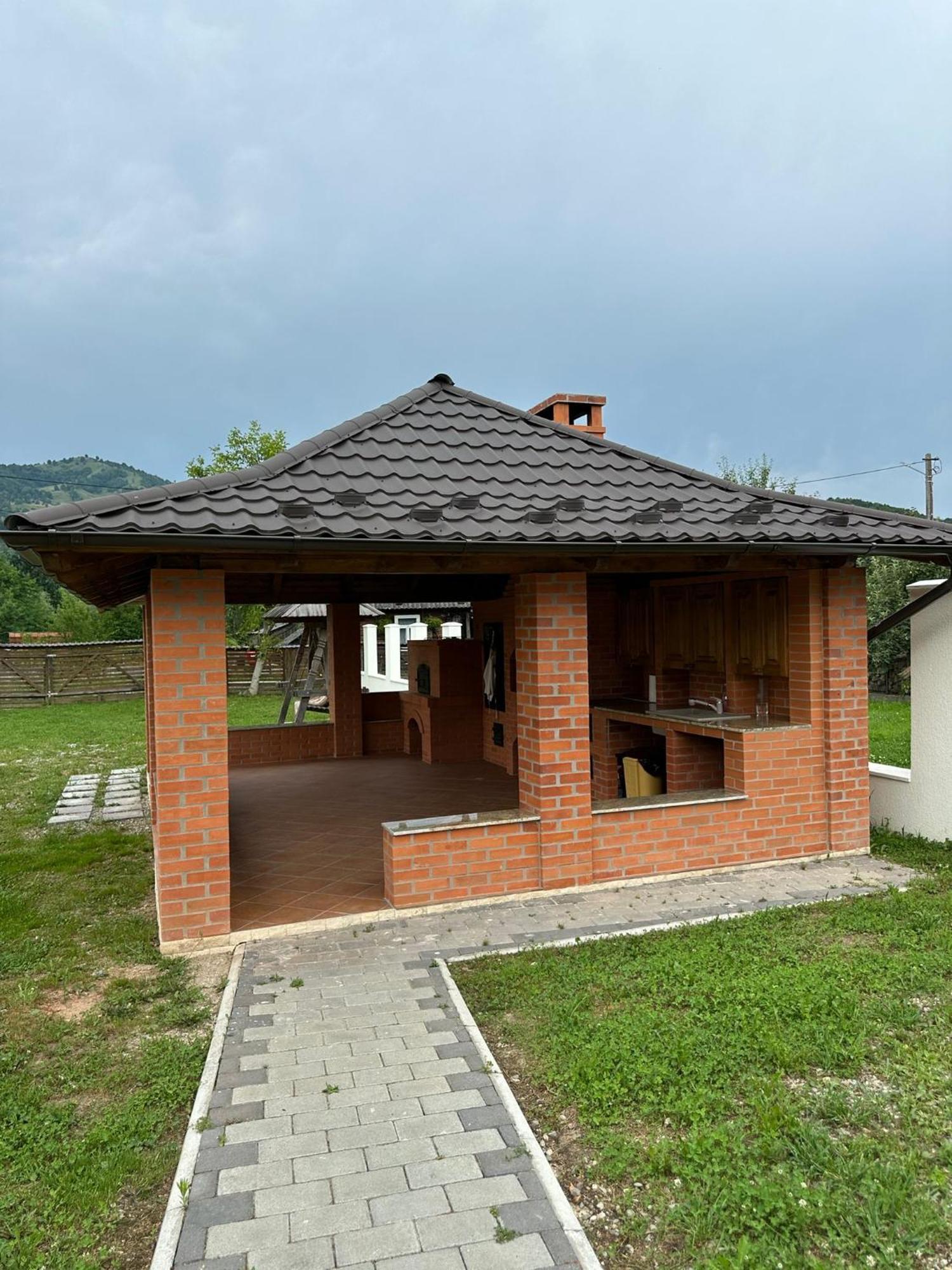 Отель Casa Dacului Petrova Экстерьер фото
