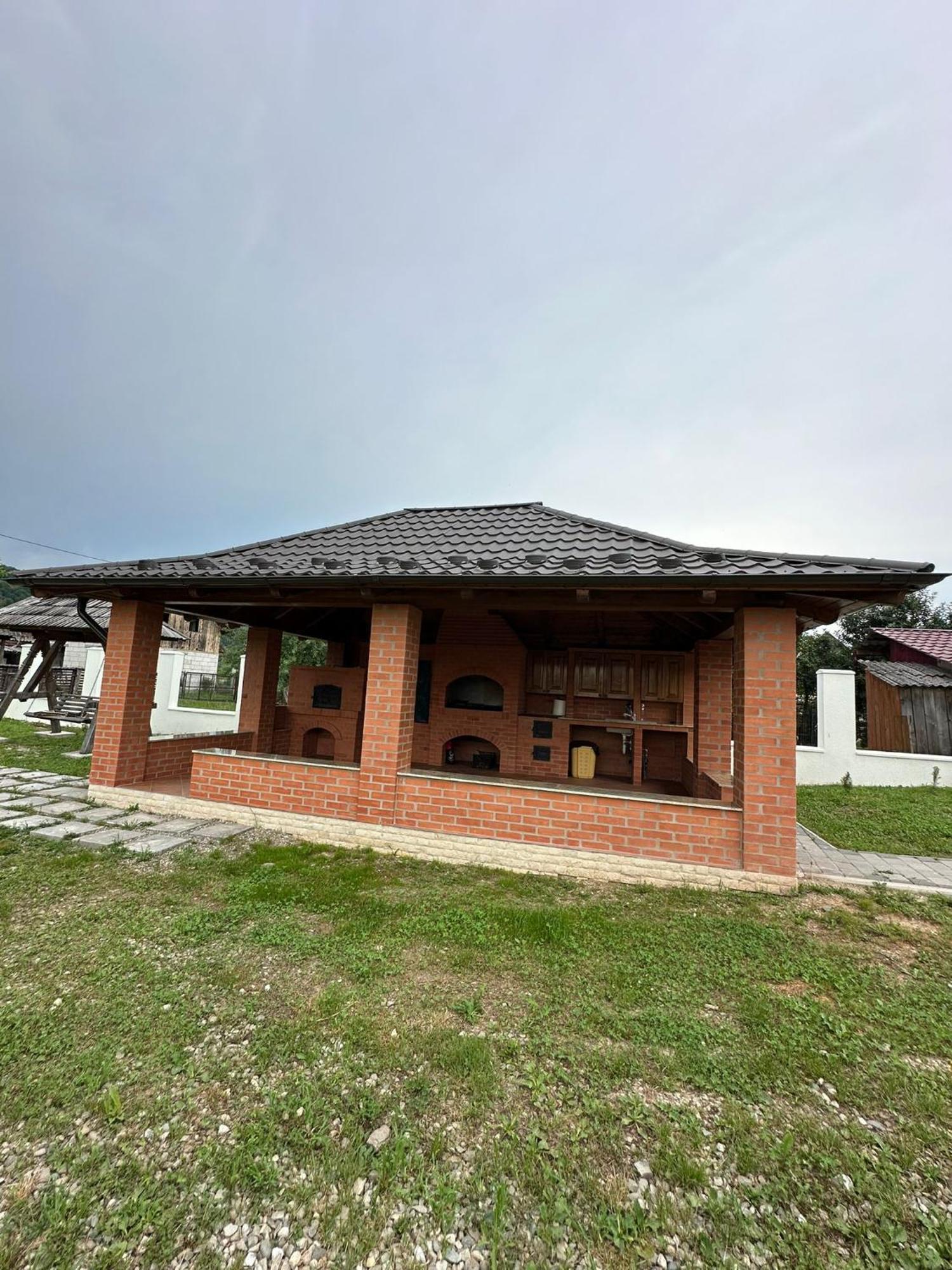 Отель Casa Dacului Petrova Экстерьер фото
